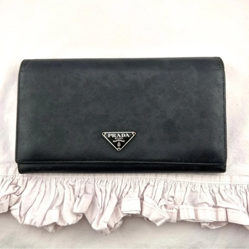 AUTHENTIC Prada wallet in black.